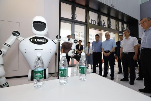 華南版權(quán)服務(wù)大廳啟用，富唯智能人形機(jī)器人賦能產(chǎn)業(yè)生態(tài)革新